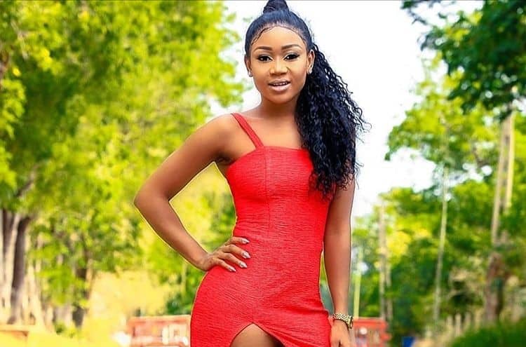 [Photos] Akuapem Poloo Breaks The Internet With Semi "Nak3d" Vals Day Pose Townflex