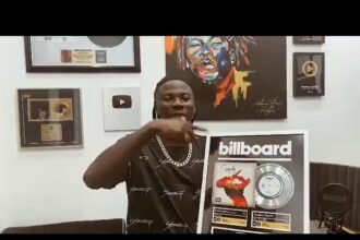 Stonebwoy receives billboard plaque