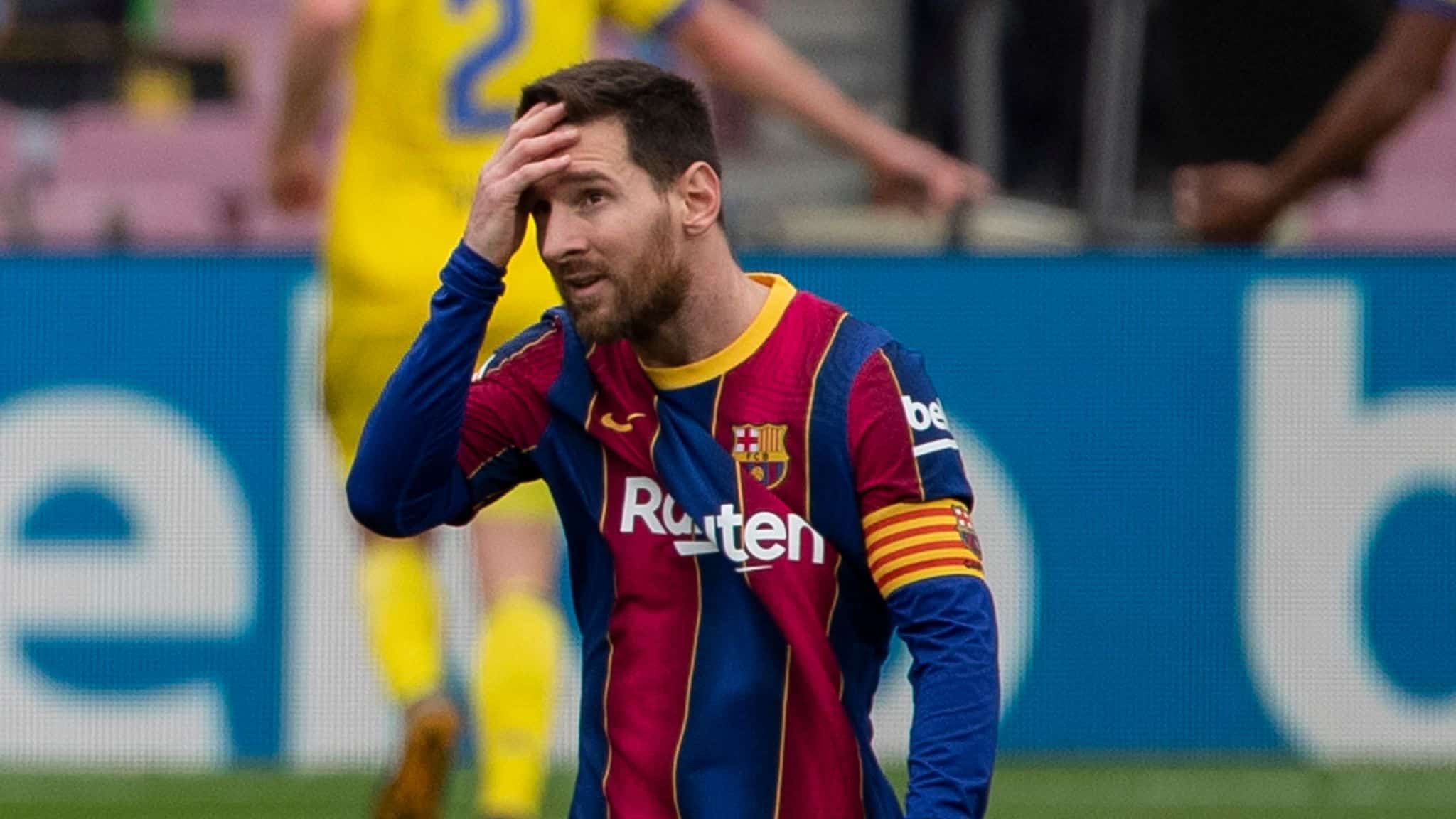 Lionel Messi shows his frustration after Cadiz's late penalty