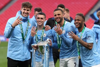 Manchester United hand over MANCHESTER CITY Premier League title
