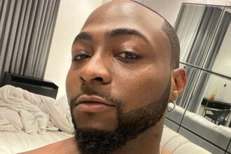"Anybody Supporting Buhari government suppose go hellfire" - Davido