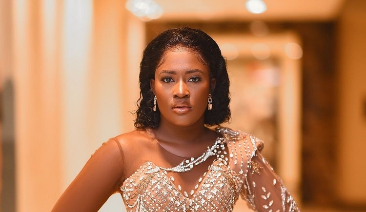"Fine girl no dey steal" - Fella Makafui Shares Photo Of Pretty Lady Who Allegedly Stole Her Money