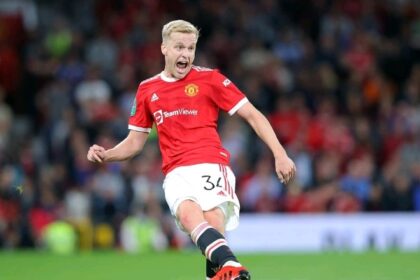 DONNY VAN DE BEEK OFFERED TO NEWCASTLE UNITED AND BORUSSIA DORTMUND 