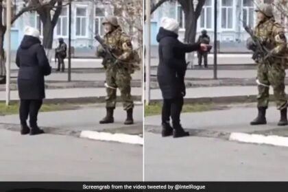 A brave Ukrainian woman confronts Russian soldiers