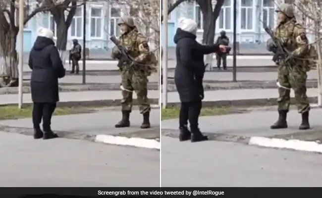 A brave Ukrainian woman confronts Russian soldiers
