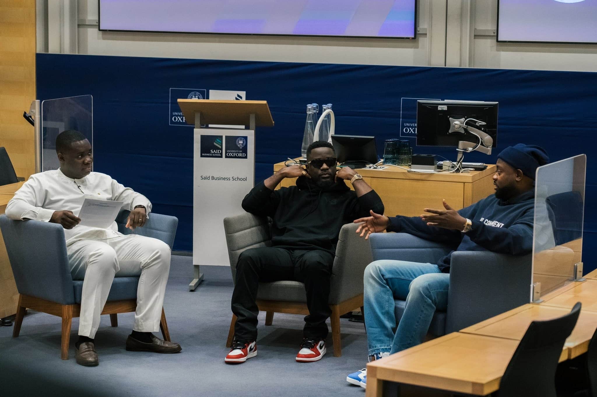 Check Out Classy Photos Sarkodie Storms Oxforford University