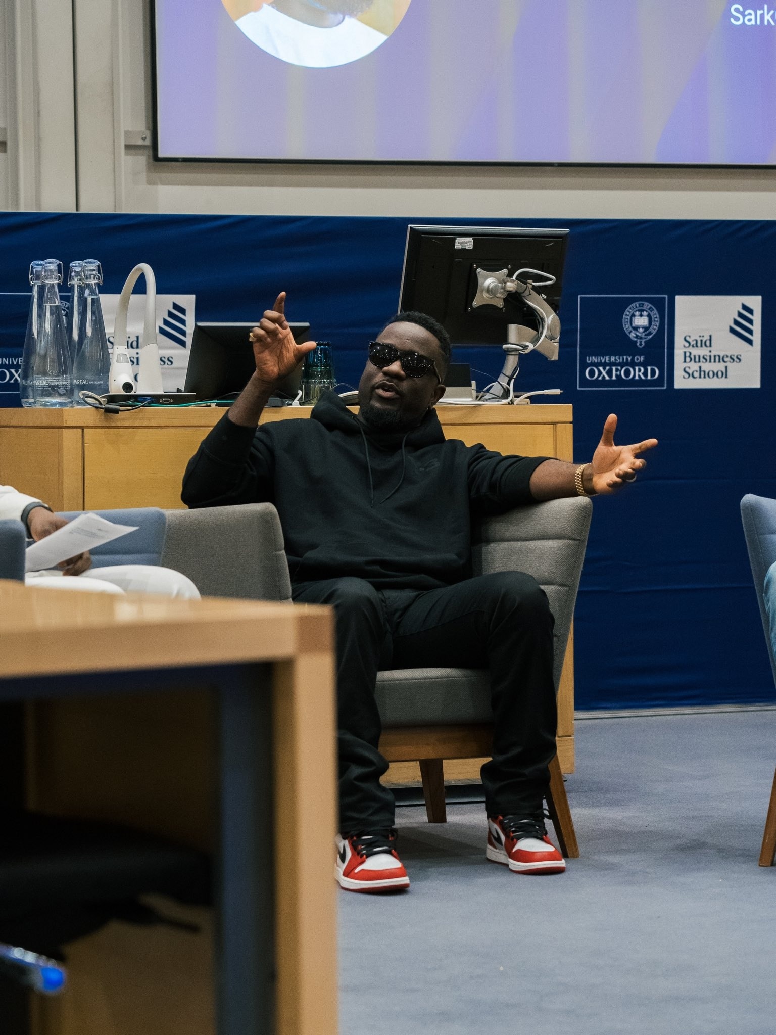 Check Out Classy Photos Sarkodie Storms Oxforford University