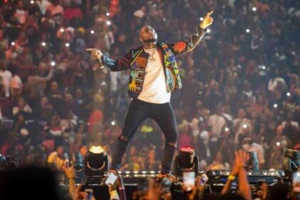 Watch Davido’s grand entrance at the London’s O2 concert (Video)
