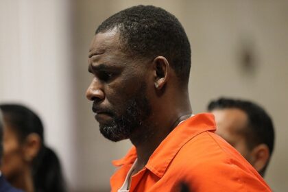 R. Kelly Sings to Woman from jail via Prison Call [Watch Video]