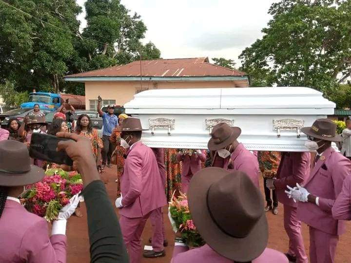 Osinachi Burial: See Photos+Video As Late Gospel Singer Laid To Rest 6 Osinachi Burial: See Photos+Video As Late Gospel Singer Laid To Rest