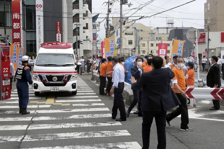 The moment Shinzo Abe was being rushed to the hospital in an Ambulance