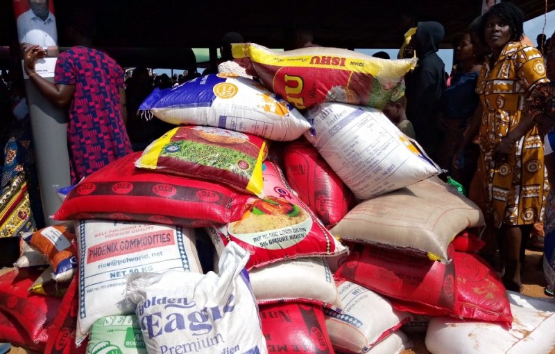 Mahama donates to explosion victims in Apiate {See Details}
