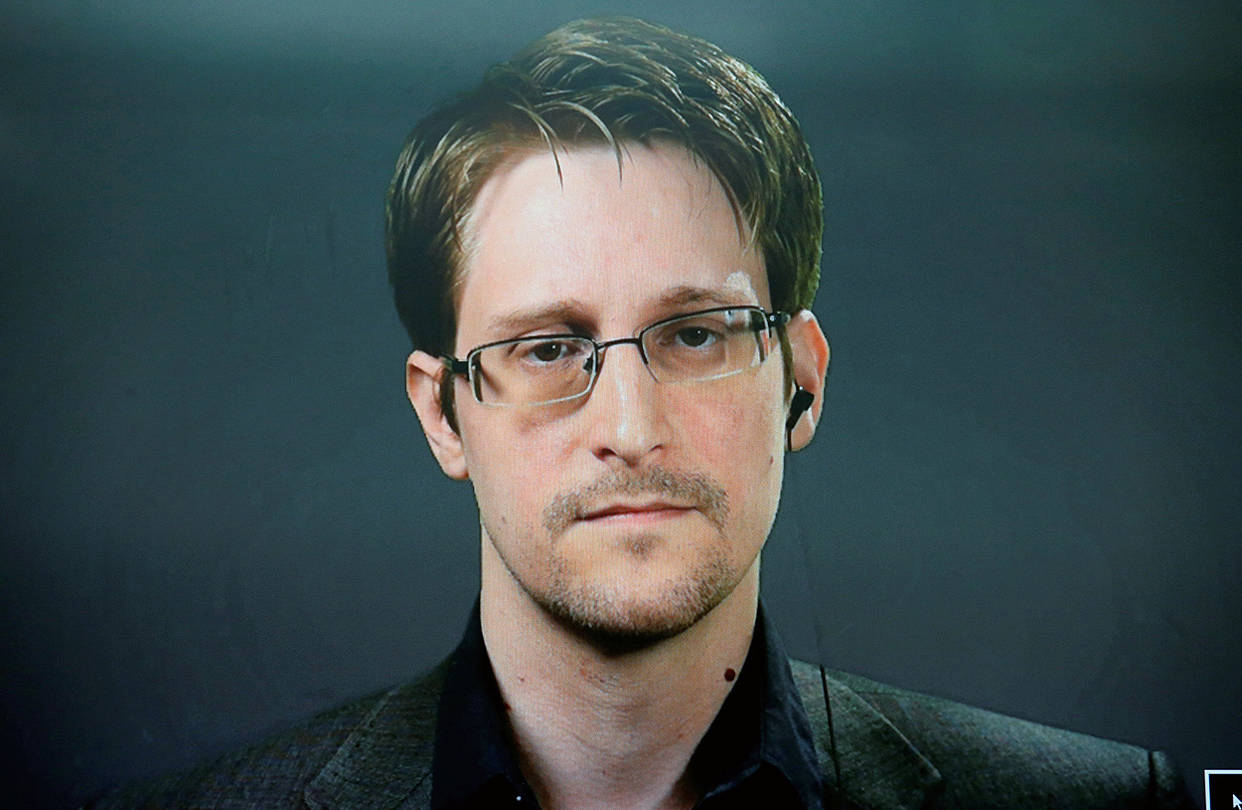 Vladimir Putin gives NSA's Edward Snowden Russian citizenship