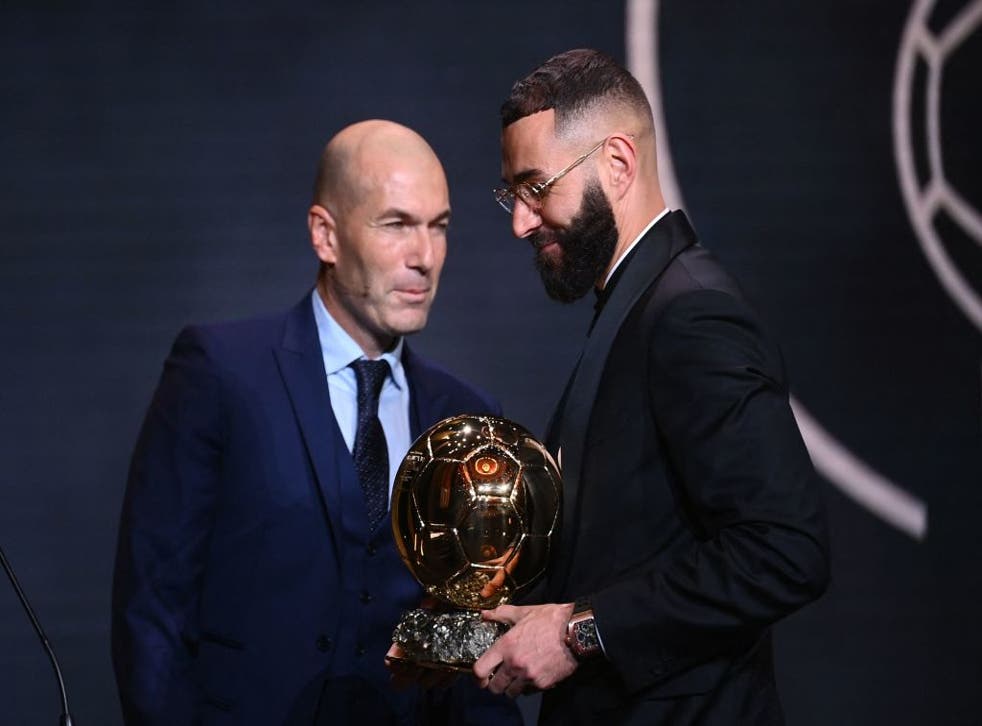 Zinedine Zidane hands awards to Benzema 