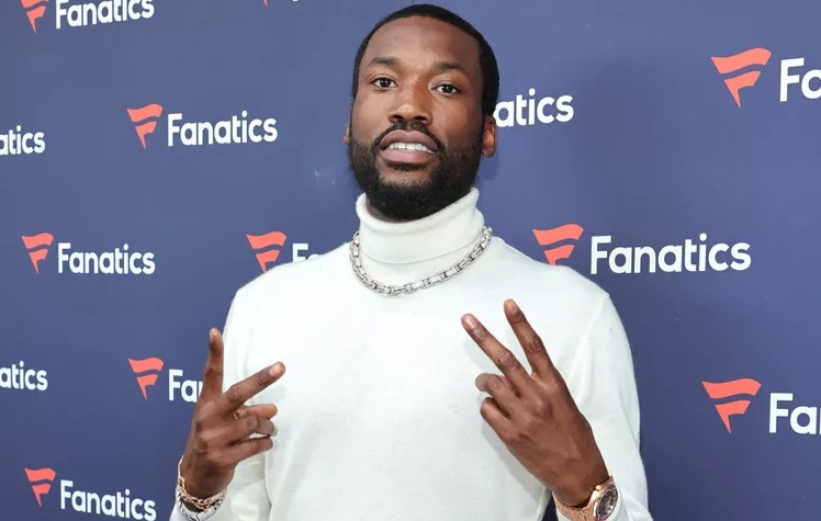 Meek Mill pays bail for 20 women so they can spend holidays at home