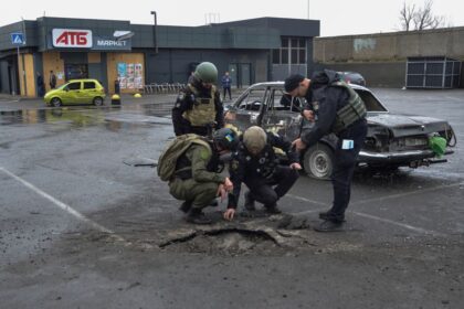 Russian shelling kills Kherson residents, Zelenskiy denounces 'terrorist attacks'