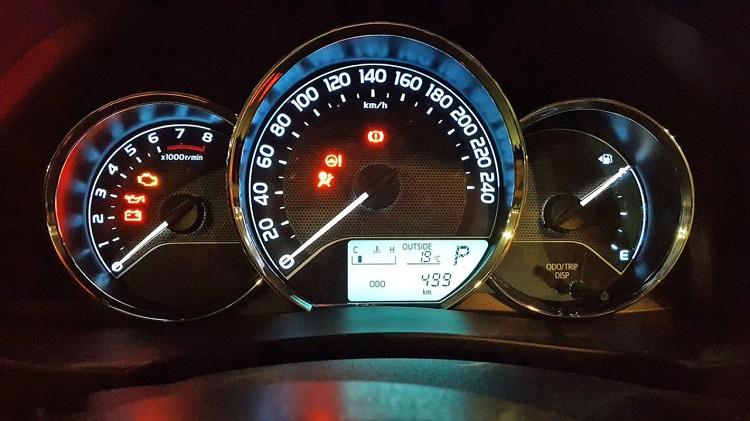 What To Do When Your Check Engine Light Goes On: Top 5 Things to Check First
