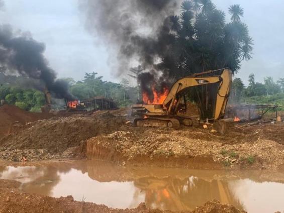 10 Arrested, 2 Excavators Destroyed in Forestry Commission Operation 2 10 Arrested, 2 Excavators Destroyed in Forestry Commission Operation