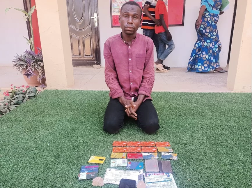 Police Apprehend 31-Year-Old Man with 13 Stolen ATM Cards and Identity Card