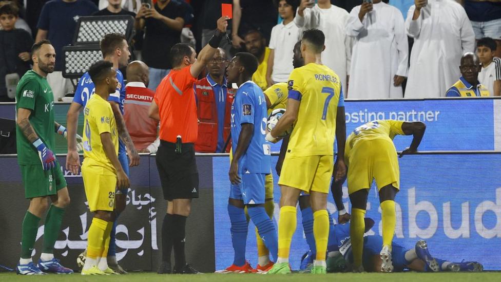 Ronaldo receives red card during Al-Nassr cup semi-final loss 2 Ronaldo receives red card during Al-Nassr cup semi-final loss