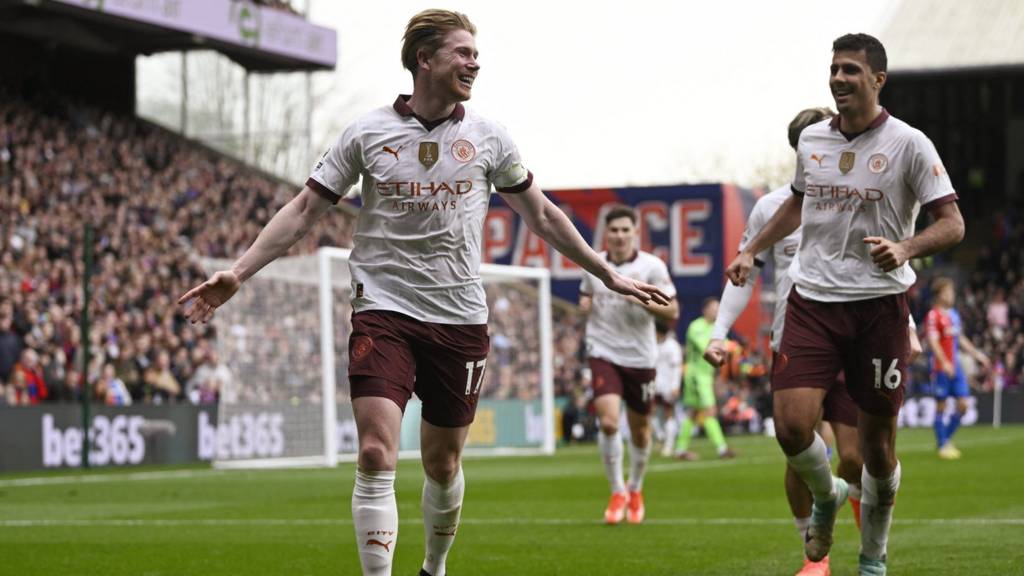 De Bruyne strikes twice in Man City win over Palace