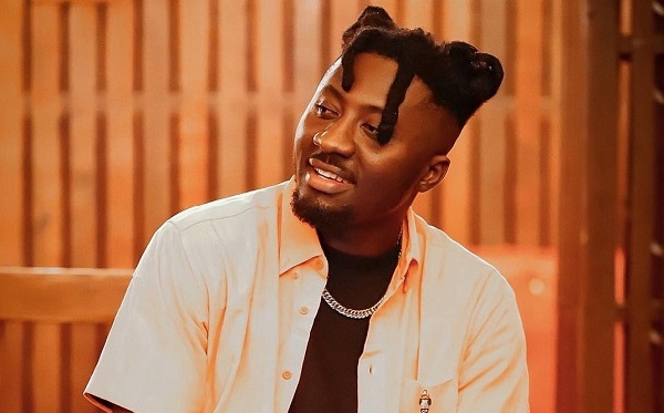 Rare moment rapper Amerado’s mom called during a live interview