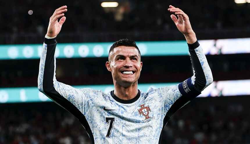 HISTORY! Cristiano Ronaldo becomes first man to score 900 goals