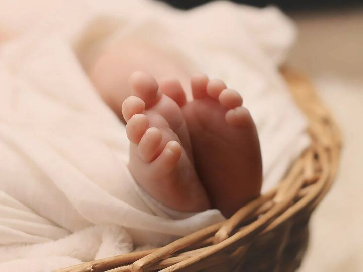 Father Arrested for Selling 11-Month-Old Baby to Settle Gambling Debt 2 Father Arrested for Selling 11-Month-Old Baby to Settle Gambling Debt