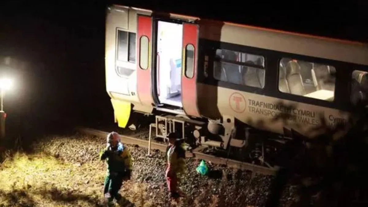 FATAL! One Dead and 15 Injured in Train Crash 3 FATAL! One Dead and 15 Injured in Train Crash