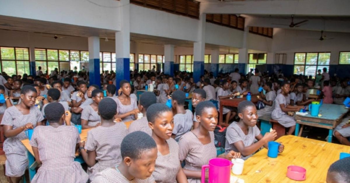 Food Crisis Hits Senior High Schools: Students Eat Repetitive Meals