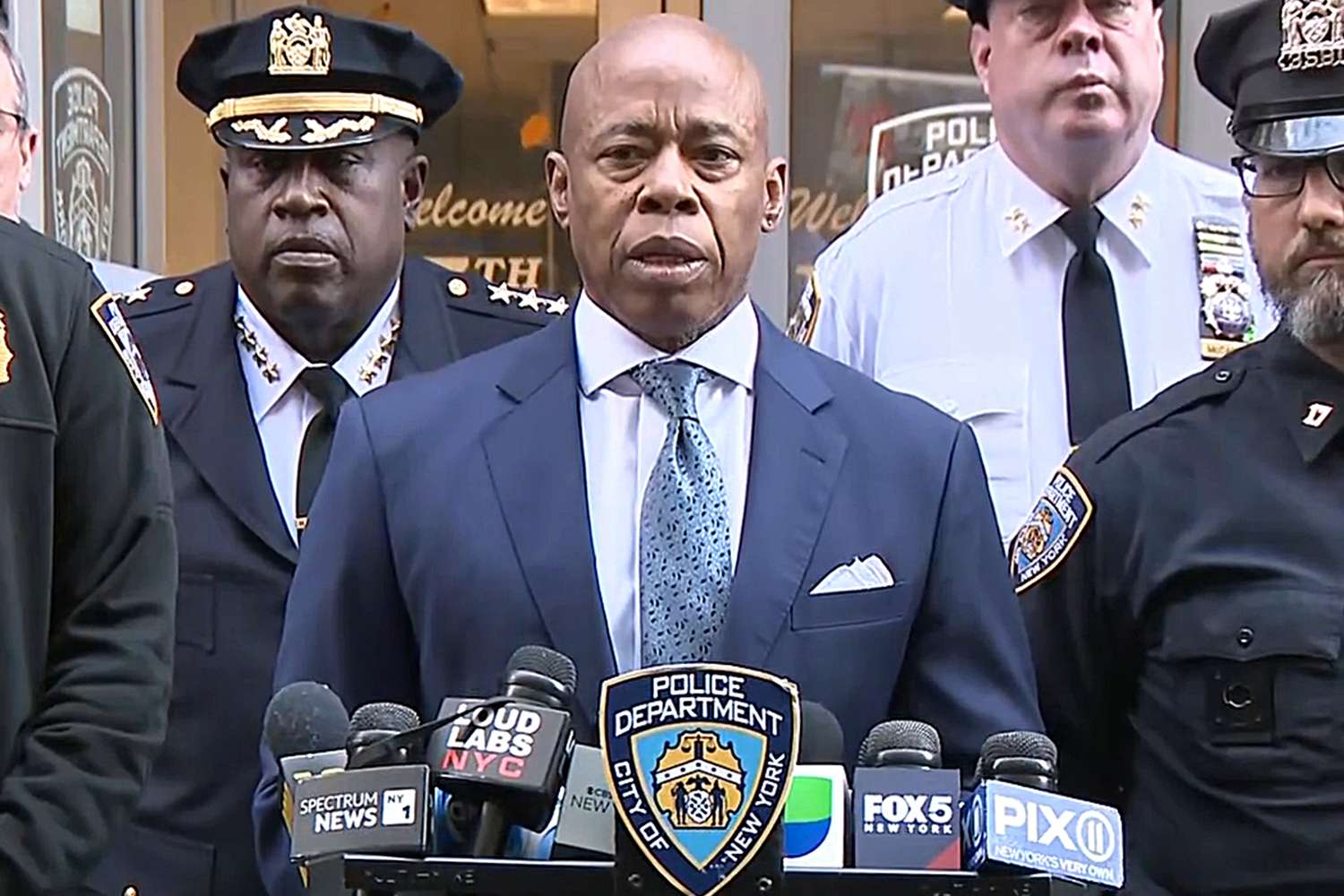 Man Arrested for Stabbing Two to Death in NYC; Had 8 Prior Arrests 2 Man Arrested for Stabbing Two to Death in NYC; Had 8 Prior Arrests