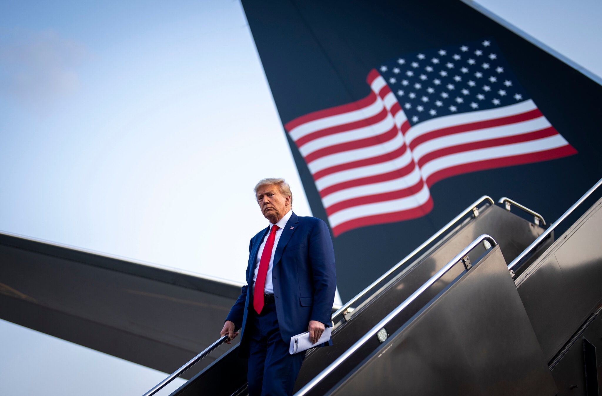 Donald Trump Announces Plan to Fire Thousands of White House Staff