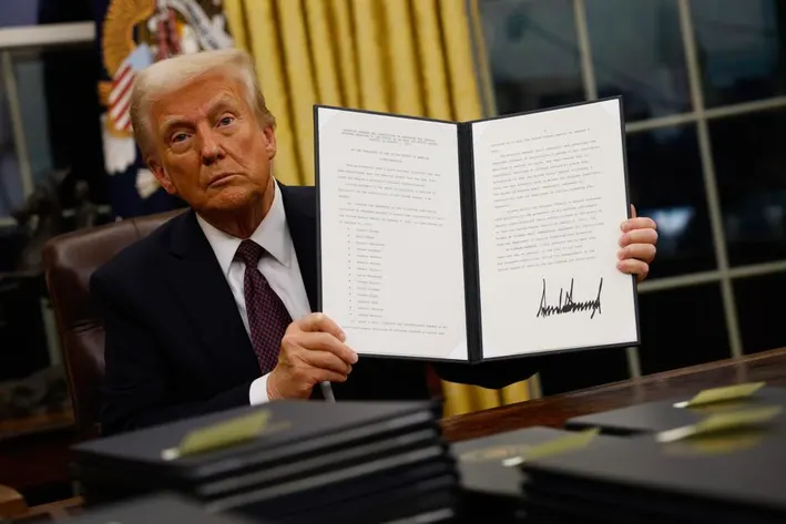 Trump to Sign Executive Order Banning Transgender Individuals from Military Service 2 Trump to Sign Executive Order Banning Transgender Individuals from Military Service