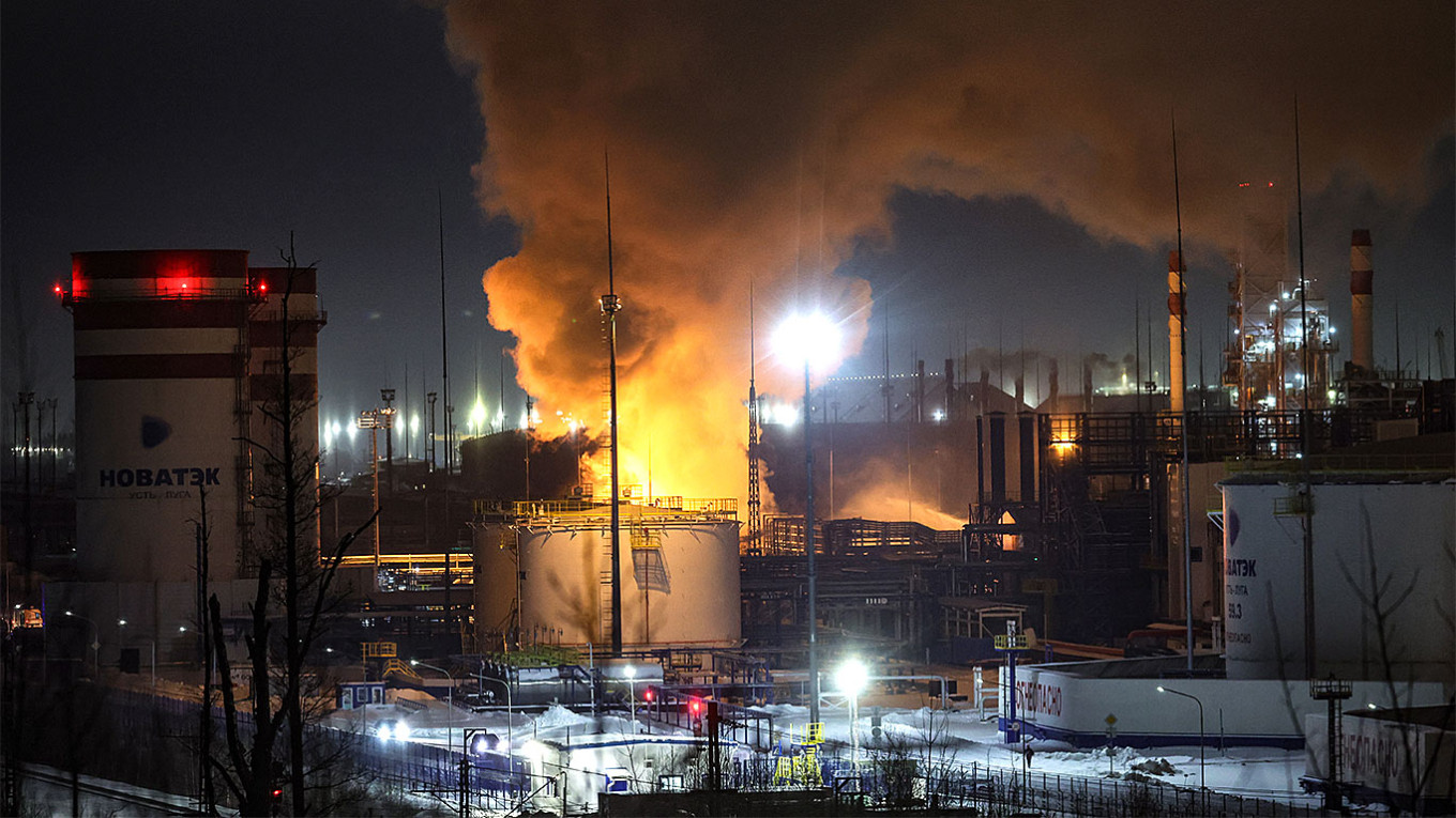 Ukraine Downs 50 Russian Drones, Strikes Major Ryazan Oil Refinery in Retaliation
