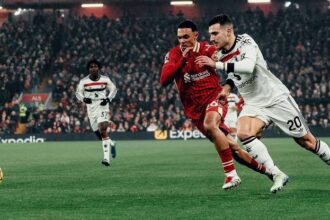 Arne Slot Praises Dalot and Fernandes in Thrilling 2-2 Draw