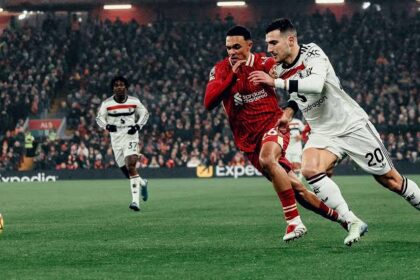 Arne Slot Praises Dalot and Fernandes in Thrilling 2-2 Draw