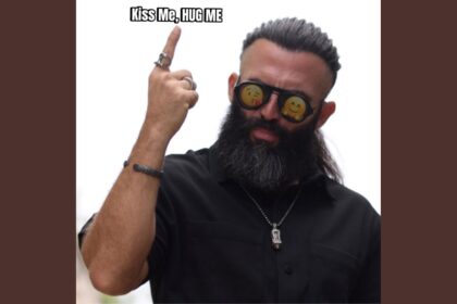 Turbo Turabi Kiss Me Hug Me Lyrics