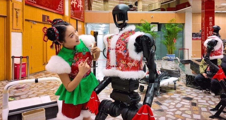 AI Nightmare? Humanoid Robot ‘Malfunctions’ and Attacks Crowd at Chinese Festival