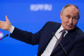 Putin Calls for Ukraine's Military Leaders to Remove Zelenskyy