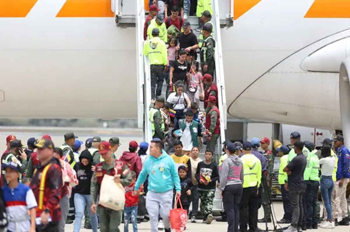 Trump Administration Seeks Supreme Court Approval for Venezuelan Migrant Deportations