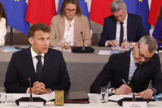 Macron Urges European Companies to Suspend U.S. Investments After Trump's Tariffs