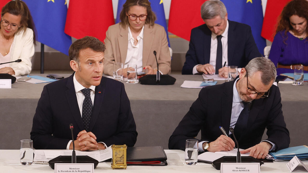 Macron Urges European Companies to Suspend U.S. Investments After Trump's Tariffs