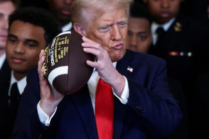 Trump Offers Cash and Tickets to Undocumented Immigrants Who Leave Voluntarily - News Report on TownFlex