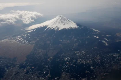 Man Airlifted from Mount Fuji Returns Four Days Later to Retrieve His Phone, Gets Rescued Again