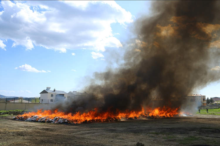 Turkish Town Involuntarily Gets High After Police Burn Over 20 Tons of Confiscated Weed 3 Turkish Town Involuntarily Gets High After Police Burn Over 20 Tons of Confiscated Weed