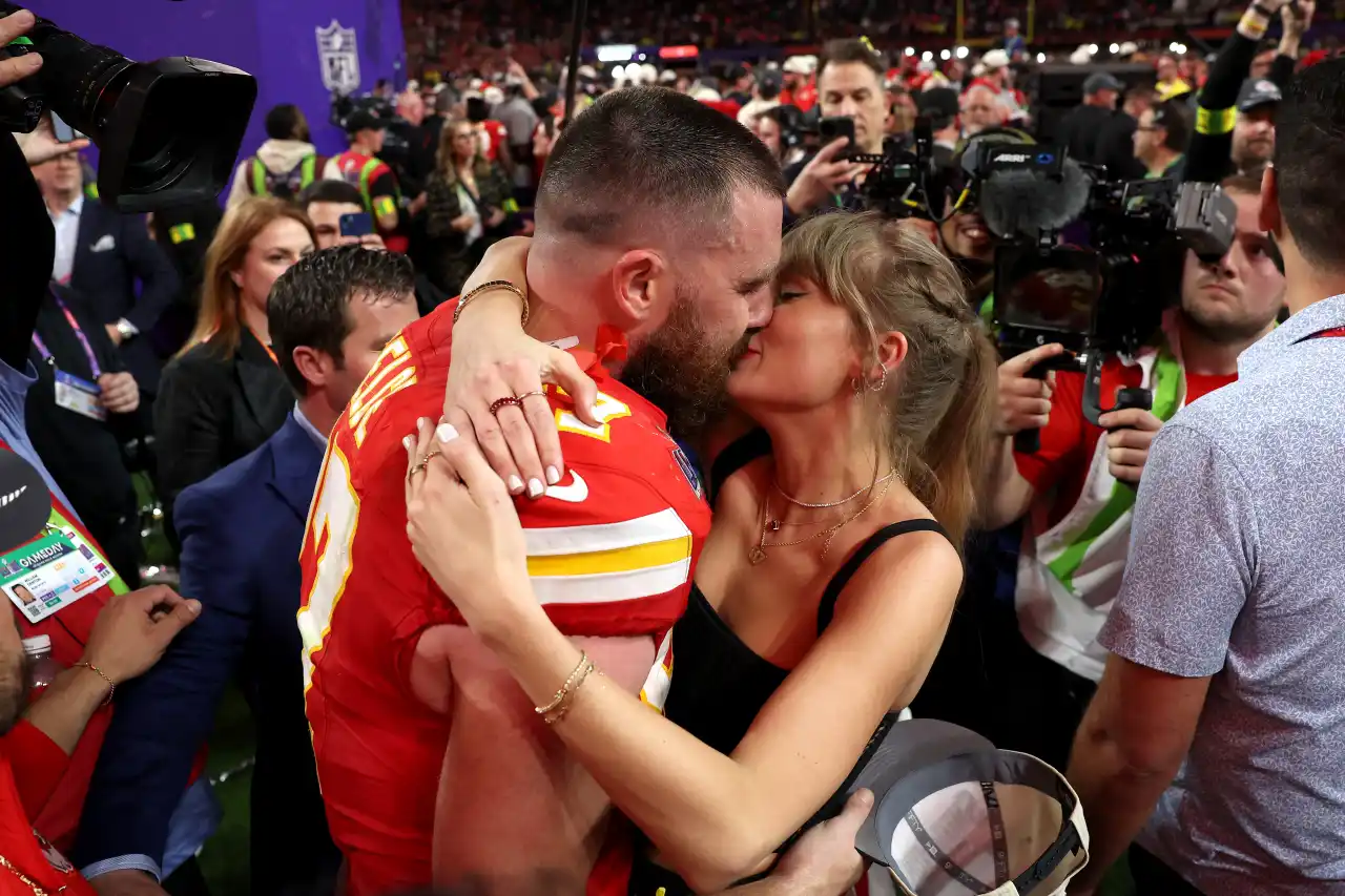 Taylor Swift Engaged to NFL Star Travis Kelce: Pop Icon Says Yes to Romantic Proposal on TownFlex