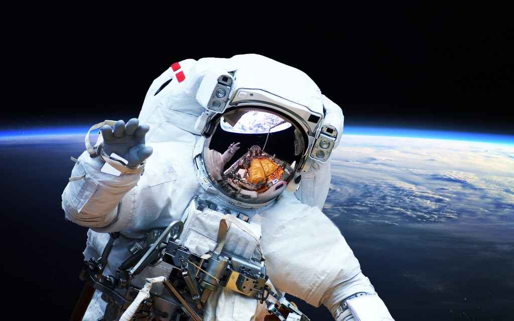80-Year-Old in Japan Believed She Was Dating an Astronaut… and Sent Him $5,000 for Oxygen on TownFlex