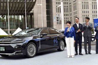 Tokyo's 2027 Hydrogen Taxis to pickup passengers