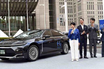 Tokyo's 2027 Hydrogen Taxis to pickup passengers