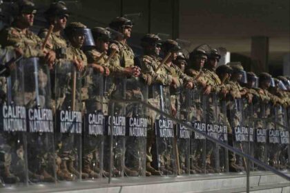 trump military la